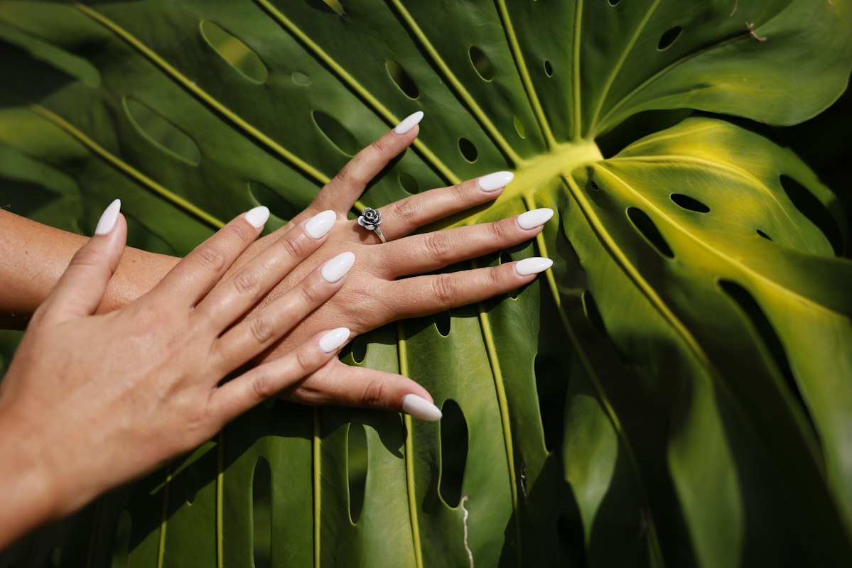 Almonds containing biotin for nail health